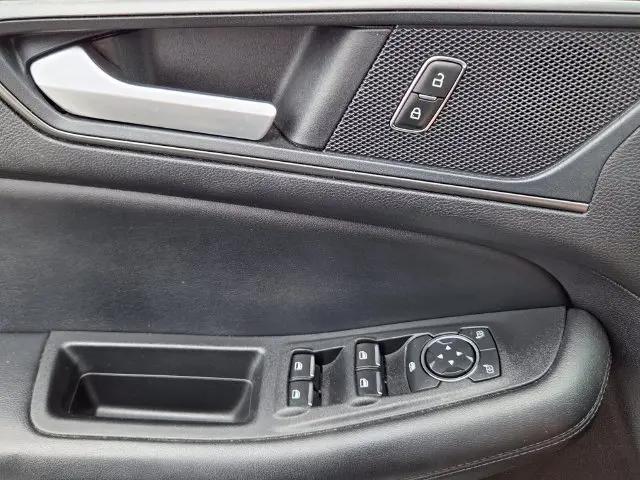 2020 Ford Edge SE