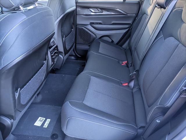 2023 Jeep Grand Cherokee GRAND CHEROKEE LAREDO 4X4