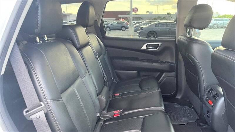 2017 Nissan Pathfinder Platinum