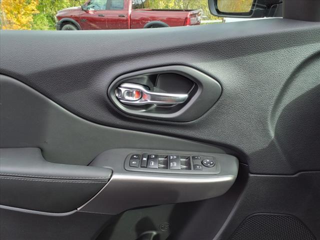 2022 Jeep Cherokee CHEROKEE LATITUDE LUX 4X4