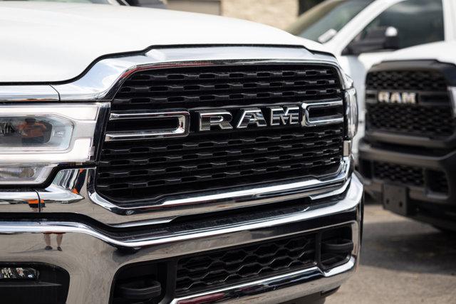 2022 RAM Ram 3500 Chassis Cab RAM 3500 SLT CHASSIS REGULAR CAB 4X2 84 CA