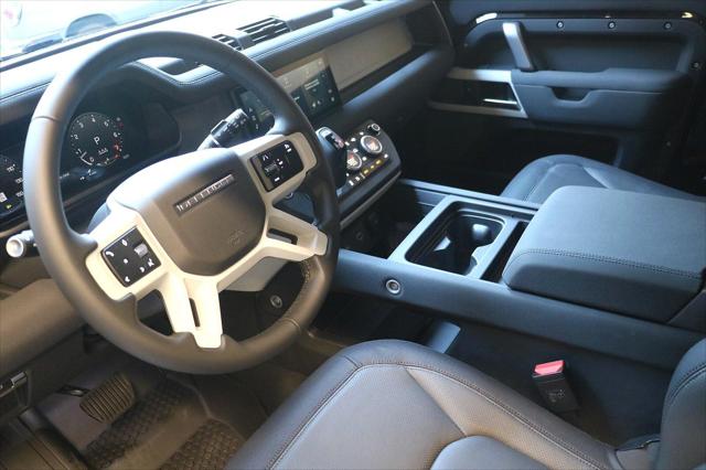 2023 Land Rover Defender X-Dynamic SE