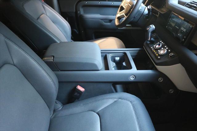 2023 Land Rover Defender X-Dynamic SE