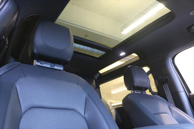 2023 Land Rover Defender X-Dynamic SE