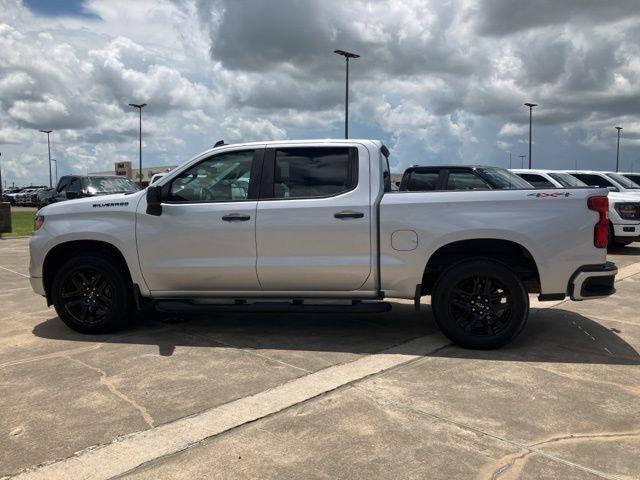 2022 Chevrolet Silverado 1500 4WD Crew Cab Short Bed Custom