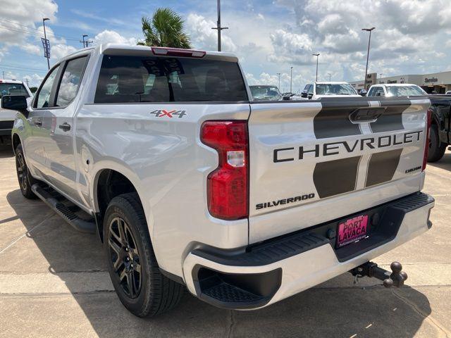 2022 Chevrolet Silverado 1500 4WD Crew Cab Short Bed Custom