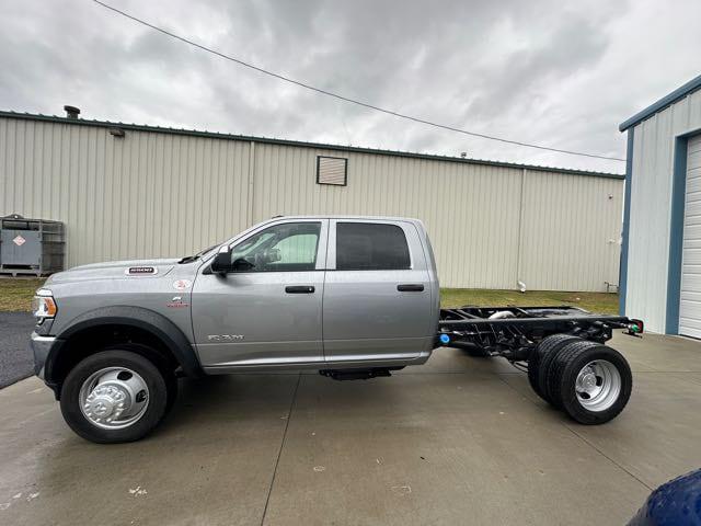2022 RAM Ram 5500 Chassis Cab RAM 5500 TRADESMAN CHASSIS CREW CAB 4X4 60 CA