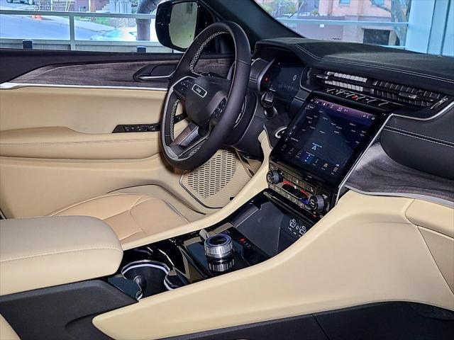 2023 Jeep Grand Cherokee GRAND CHEROKEE L LIMITED 4X4