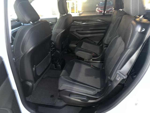 2023 Jeep Grand Cherokee GRAND CHEROKEE L LAREDO 4X4