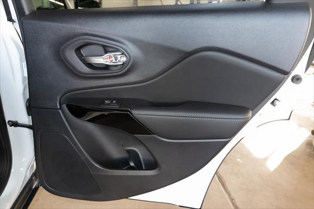 2023 Jeep Cherokee CHEROKEE ALTITUDE LUX 4X4