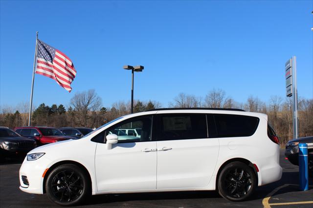 2022 Chrysler Pacifica PACIFICA TOURING L