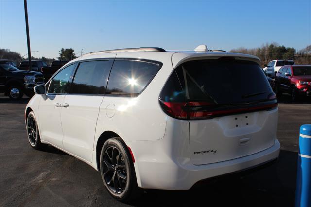 2022 Chrysler Pacifica PACIFICA TOURING L