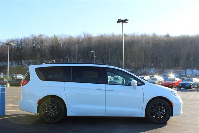 2022 Chrysler Pacifica PACIFICA TOURING L