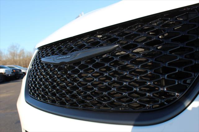 2022 Chrysler Pacifica PACIFICA TOURING L