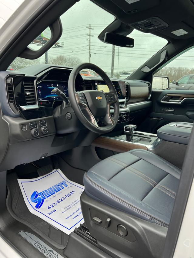 2022 Chevrolet Silverado 1500 4WD Crew Cab Short Bed High Country