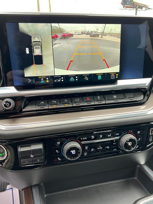 2022 Chevrolet Silverado 1500 4WD Crew Cab Short Bed High Country