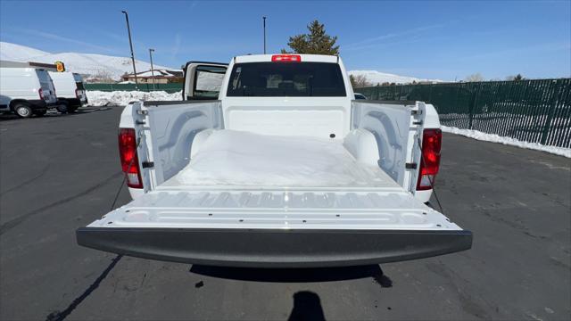 2023 RAM Ram 1500 Classic RAM 1500 CLASSIC TRADESMAN QUAD CAB 4X4 64 BOX