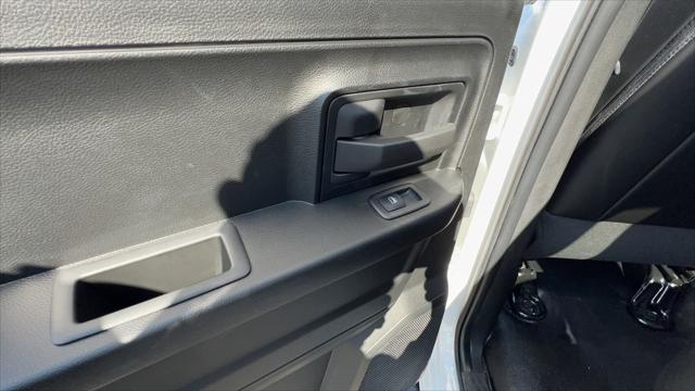 2023 RAM Ram 1500 Classic RAM 1500 CLASSIC TRADESMAN QUAD CAB 4X4 64 BOX