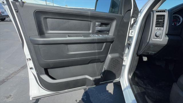 2023 RAM Ram 1500 Classic RAM 1500 CLASSIC TRADESMAN QUAD CAB 4X4 64 BOX