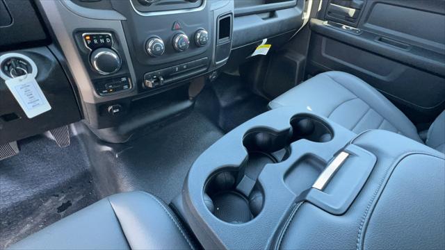 2023 RAM Ram 1500 Classic RAM 1500 CLASSIC TRADESMAN QUAD CAB 4X4 64 BOX