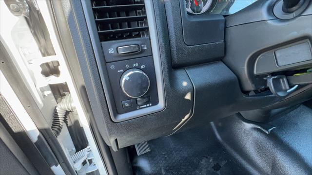 2023 RAM Ram 1500 Classic RAM 1500 CLASSIC TRADESMAN QUAD CAB 4X4 64 BOX