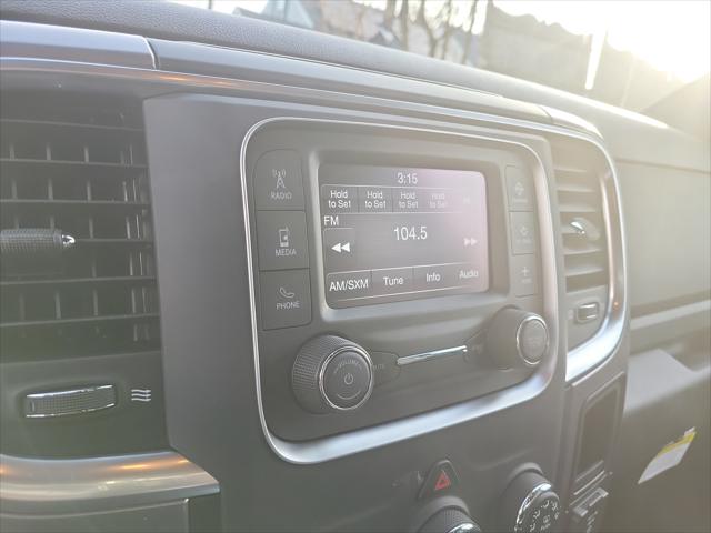 2023 RAM Ram 1500 Classic RAM 1500 CLASSIC WARLOCK QUAD CAB 4X4 64 BOX