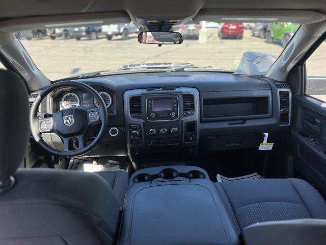 2022 RAM 1500 Classic Tradesman Crew Cab 4x4 57 Box