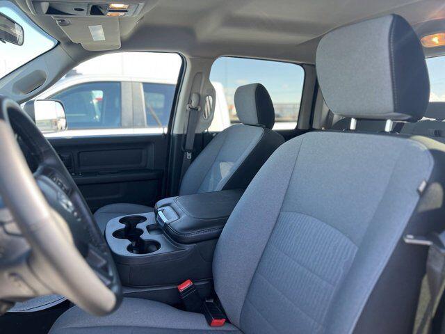 2022 RAM 1500 Classic Tradesman Crew Cab 4x4 57 Box