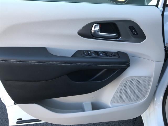 2023 Chrysler Pacifica PACIFICA TOURING L