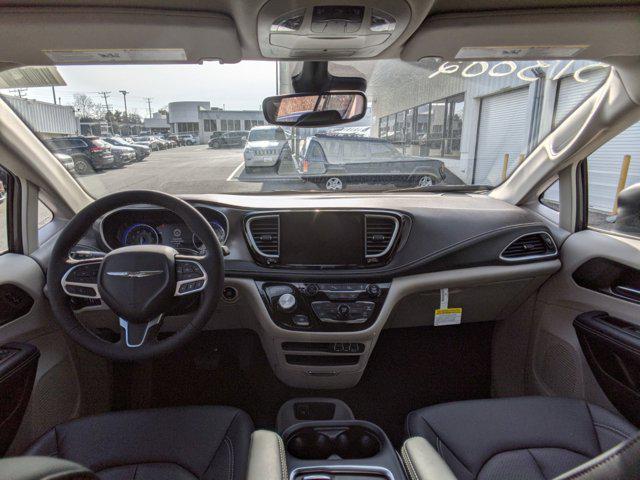 2023 Chrysler Pacifica PACIFICA TOURING L AWD