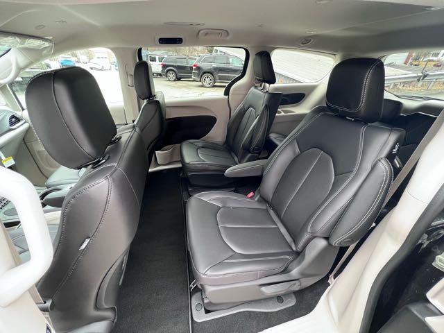 2023 Chrysler Pacifica Plug-In Hybrid PACIFICA PLUG-IN HYBRID TOURING L