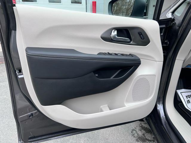 2023 Chrysler Pacifica Plug-In Hybrid PACIFICA PLUG-IN HYBRID TOURING L