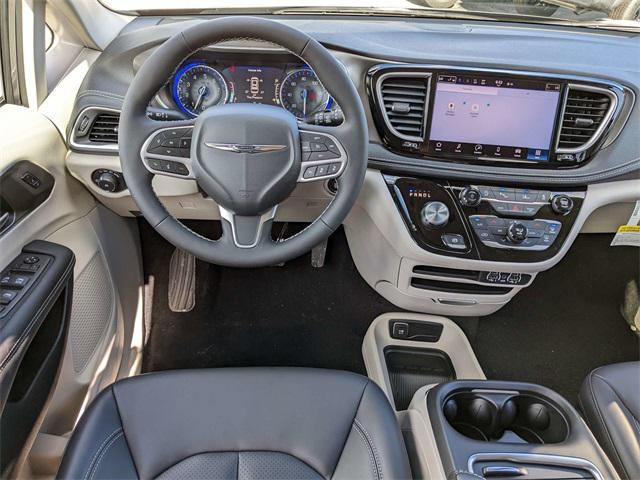 2023 Pacifica TOURING L fwd 16