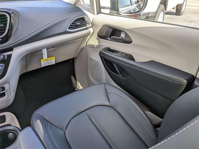 2023 Pacifica TOURING L fwd 17
