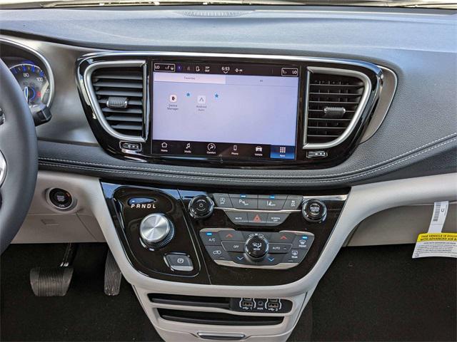 2023 Pacifica TOURING L fwd 18