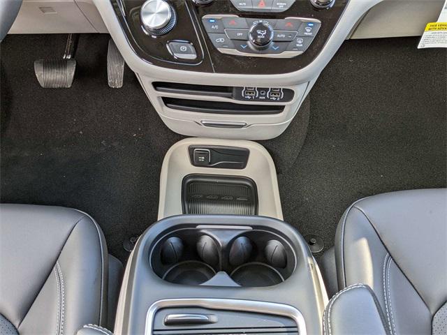 2023 Pacifica TOURING L fwd 19