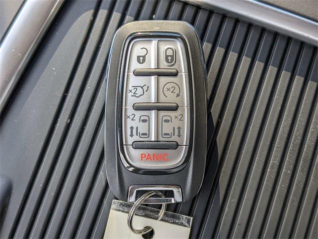2023 Pacifica TOURING L fwd 28
