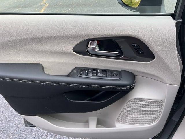 2023 Chrysler Pacifica PACIFICA TOURING L
