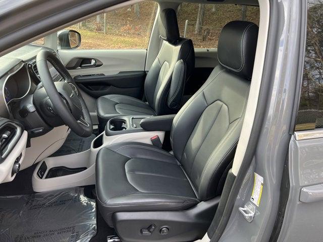 2023 Chrysler Pacifica PACIFICA TOURING L