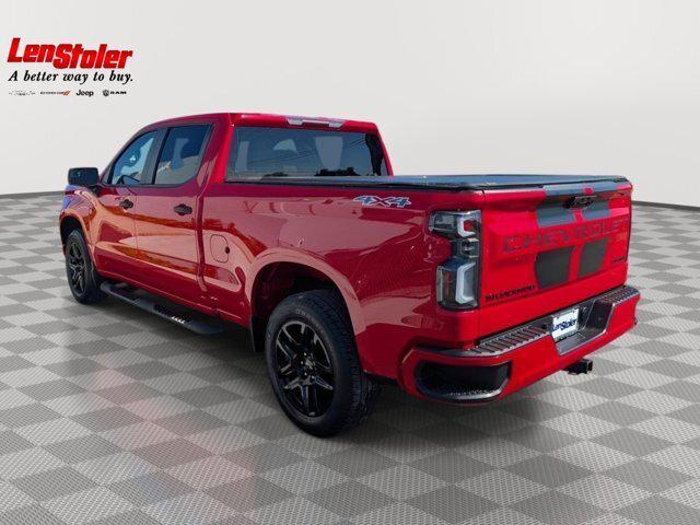 2022 Chevrolet Silverado 1500 4WD Crew Cab Standard Bed Custom
