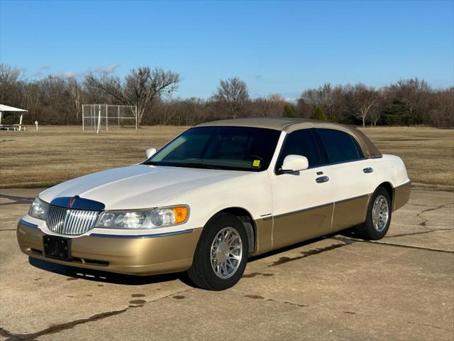 2001 Lincoln Town Car Signature for sale in Morris, OK