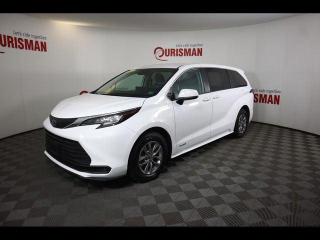 2021 Toyota Sienna LE 2021 Toyota Sienna LE