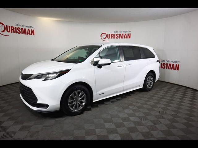 2021 Toyota Sienna LE 2021 Toyota Sienna LE