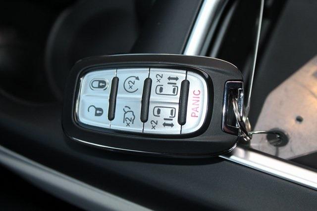 2023 Chrysler Pacifica PACIFICA TOURING L