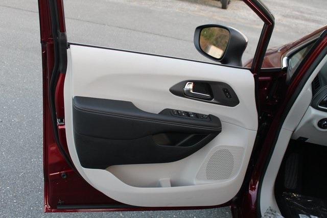 2023 Chrysler Pacifica PACIFICA TOURING L