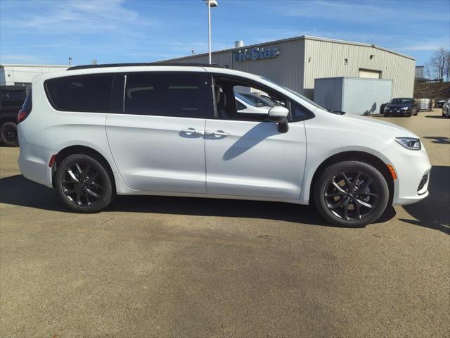 2023 Chrysler Pacifica PACIFICA TOURING L AWD