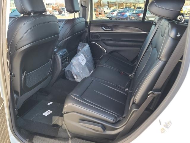 2023 Jeep Grand Cherokee GRAND CHEROKEE L LIMITED 4X4