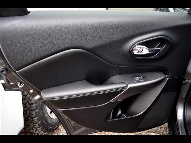 2019 Jeep Cherokee Limited FWD