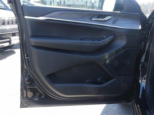 2023 Jeep Grand Cherokee GRAND CHEROKEE L LIMITED 4X4