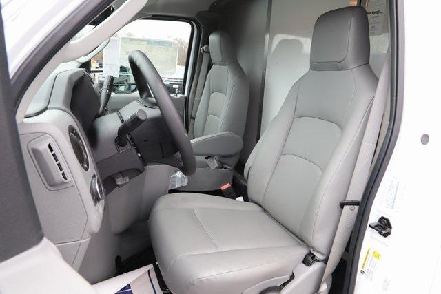 2023 Ford E-Series Cutaway Base